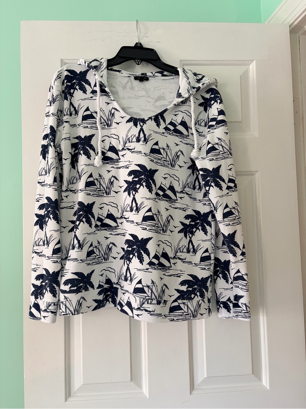 Talbots White and Navy Palm-Print Hooded Long Sleeve Top